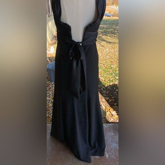 Elegant DAVID'S Bridal Black Flowy Full-Length Dress D273 - Picture 5 of 13